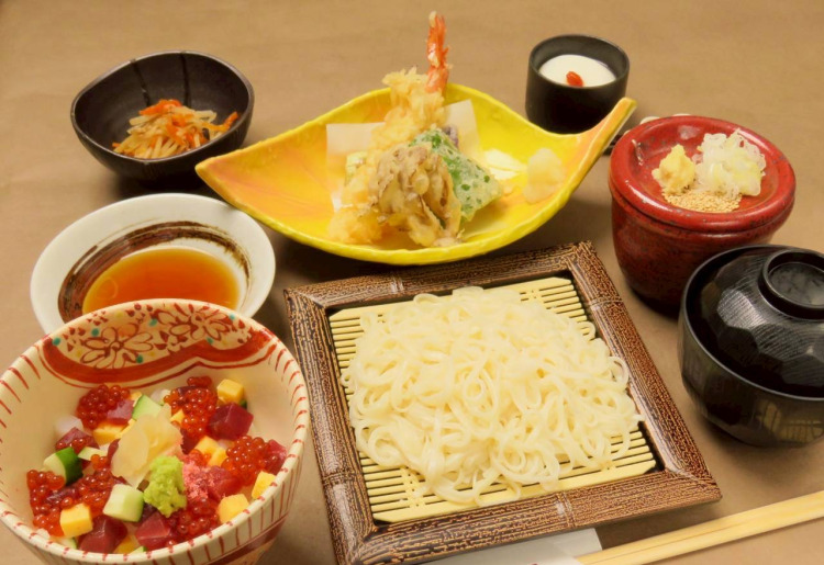 彩りばらちらしとうどん御膳